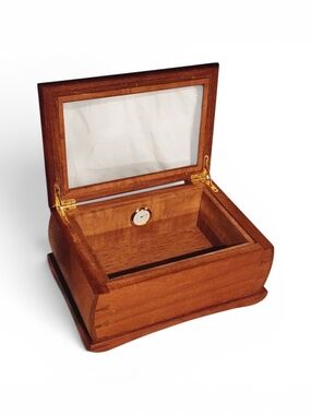 Classic Wooden Humidor Box in Brown